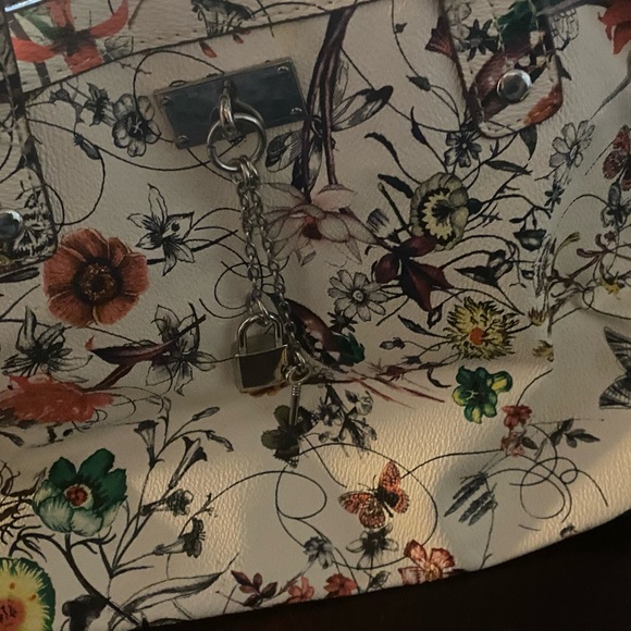 Handbag by designer CARLOS By Carlos
Santana Floral design - Picture 14 of 16